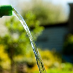 Сливается вода
